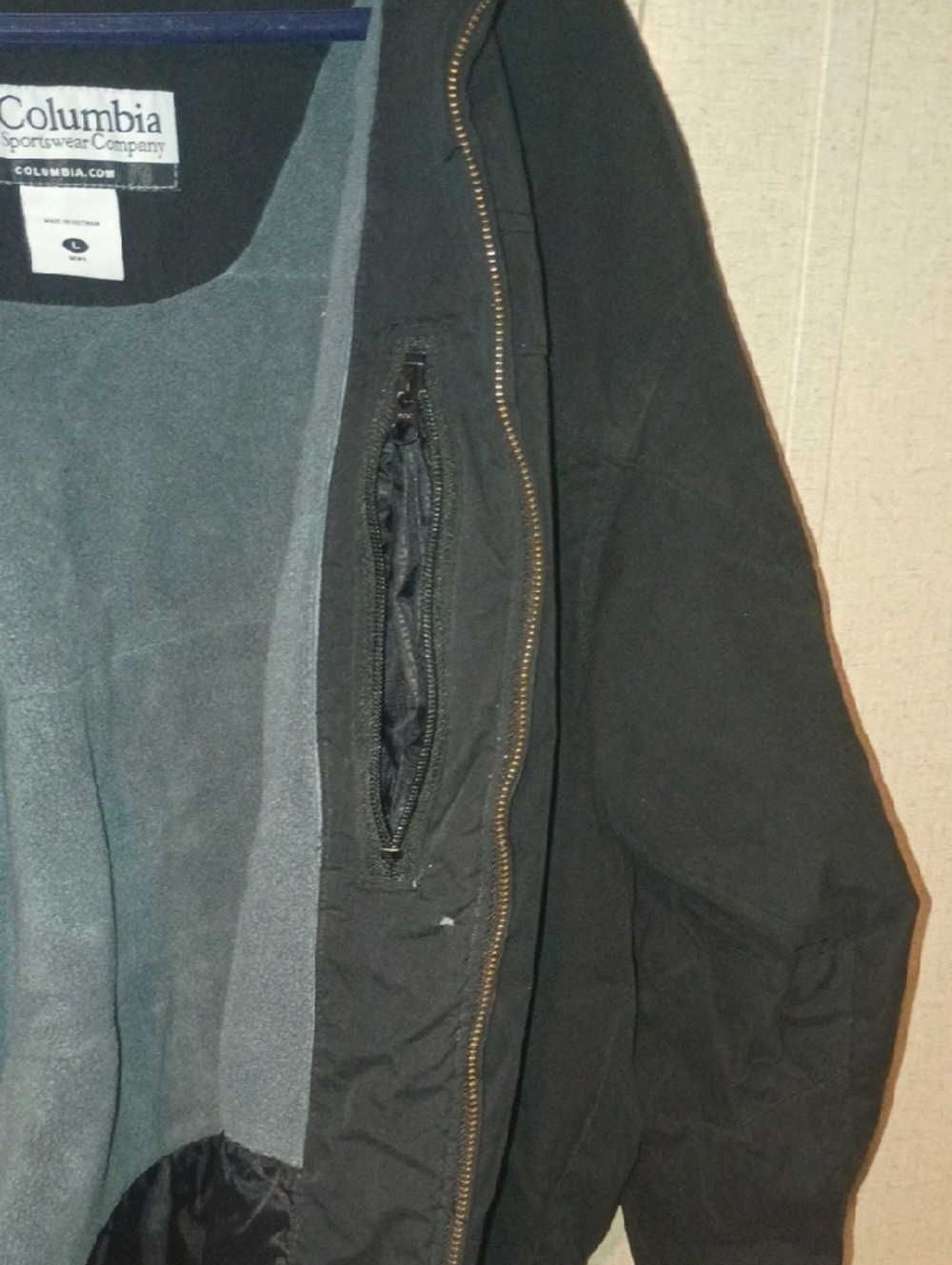 Columbia Men's Black Jacket with Grey Fleece Collar - Picture 5 of 6